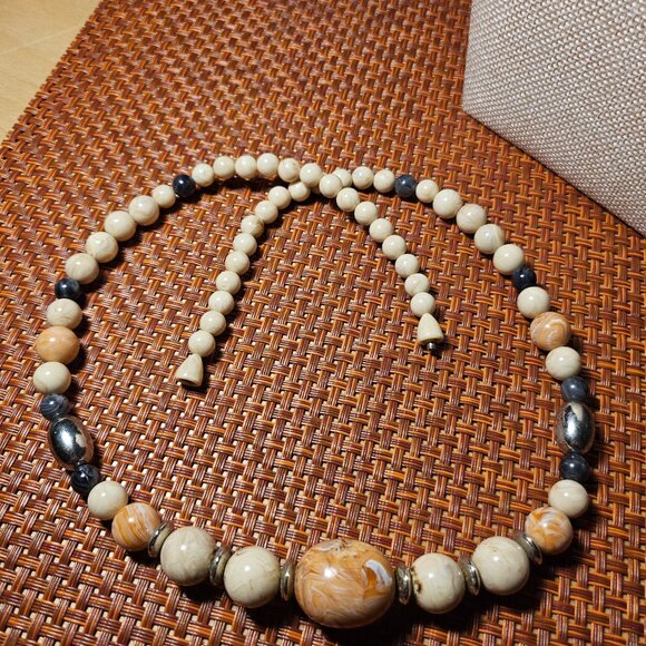 Avon Desert Sands Peach/Beige Necklace and Earrings form 1988 - Picture 3 of 4